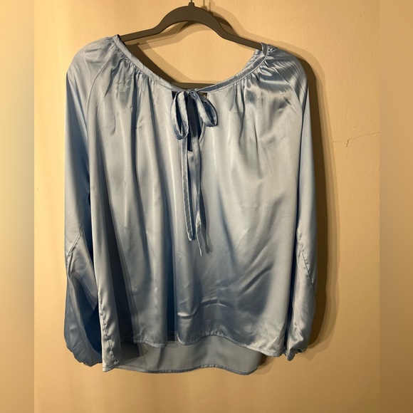 Lila & Kiko Blue Satin Dolman Sleeve Top with Bow. Size Large. - Picture 10 of 10